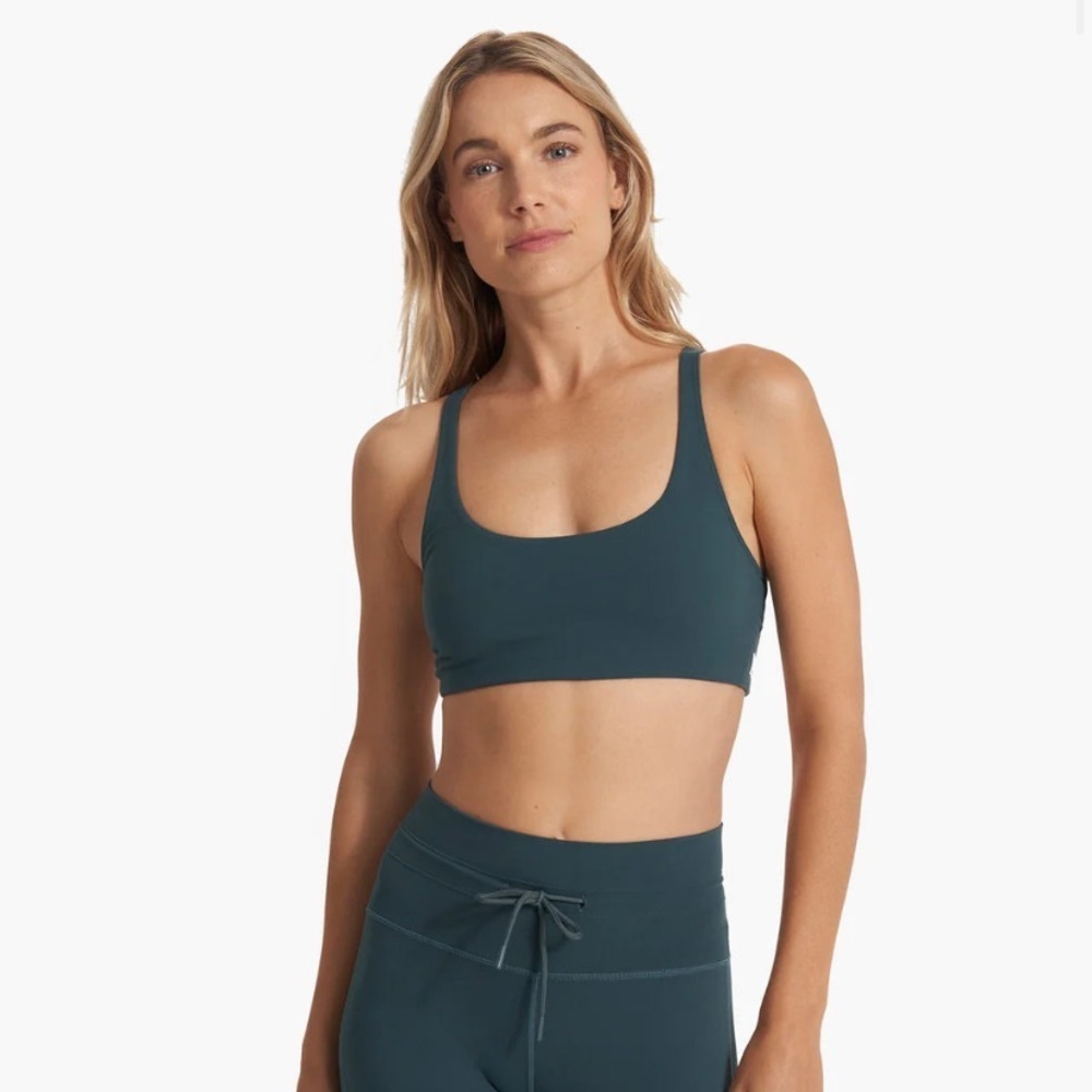 Vuori Sports Bra in green large active comfy nwot spring classic workout $68